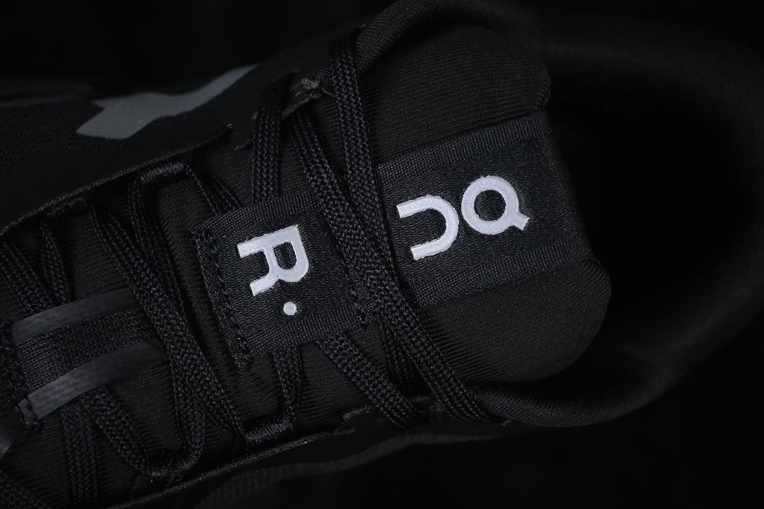 On The Roger Pro 3 Anti Slip Running Shoes